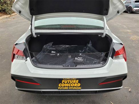 New 2026 Hyundai Elantra SE image 17
