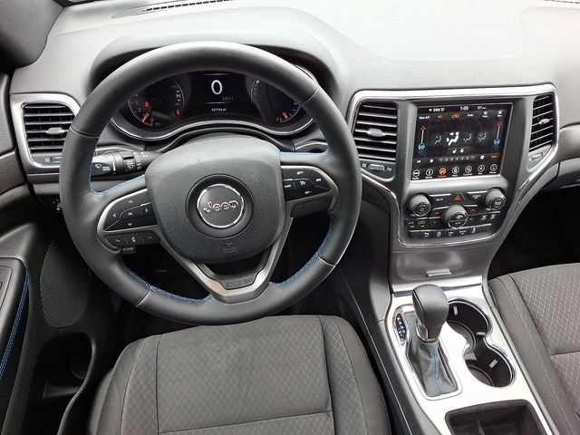 Used 2018 Jeep Grand Cherokee Laredo AWD/4WD image 13
