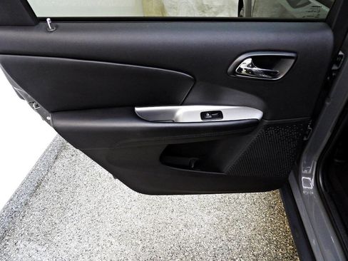 Used 2020 Dodge Journey SE w/ SE Popular Equipment Group FWD image 9