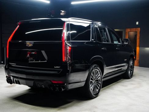 Used 2023 Cadillac Escalade V AWD/4WD image 18