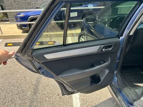Used 2019 Subaru Outback 2.5i Premium AWD/4WD image 29