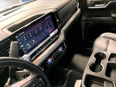 Used 2024 GMC Sierra 1500 SLT image 15