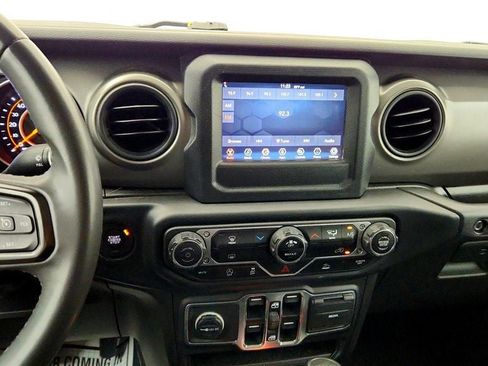 Used 2023 Jeep Gladiator Sport AWD/4WD image 16