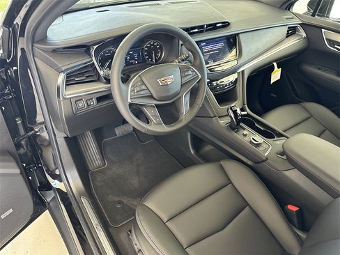 New 2026 Cadillac XT5 Luxury image 13
