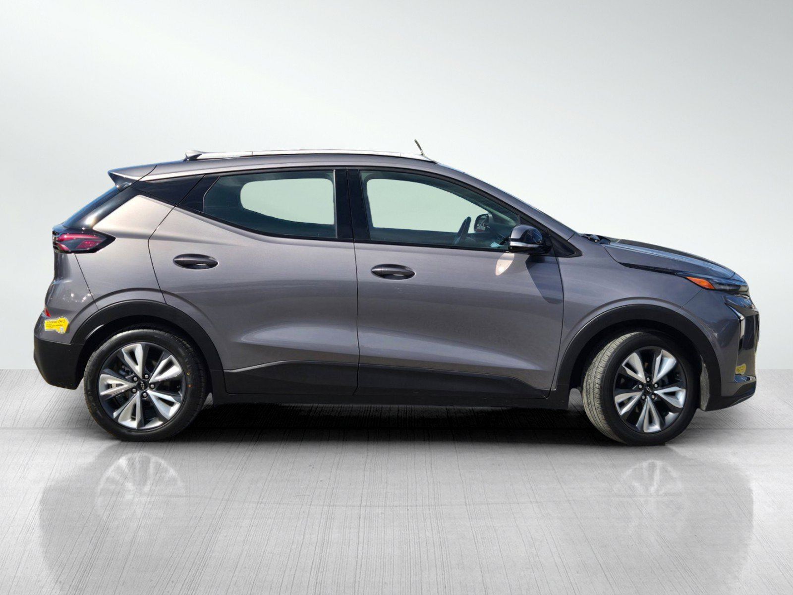 Used 2023 Chevrolet Bolt EUV LT w/ Convenience Package FWD image 3