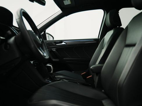 Used 2024 Volkswagen Tiguan SE R-Line image 21