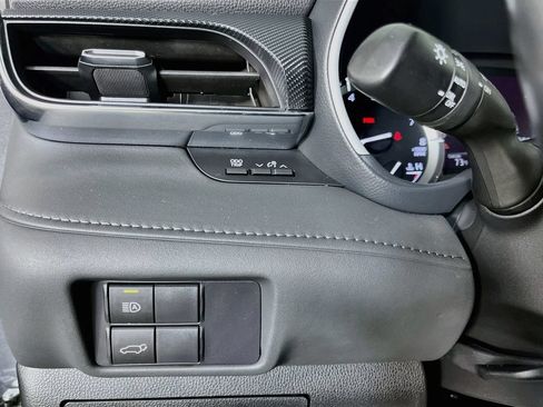 Used 2021 Toyota Highlander XSE AWD/4WD image 13