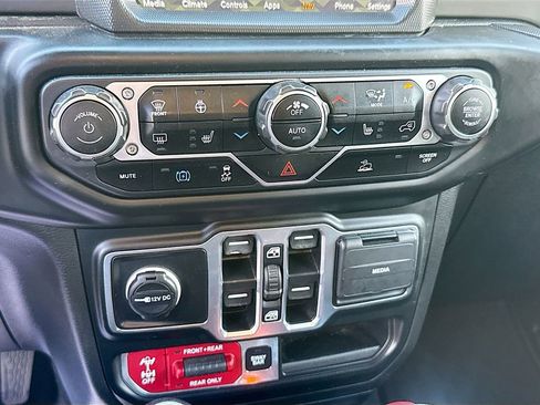 Used 2023 Jeep Wrangler Unlimited Rubicon 4xe w/ Cold Weather Group AWD/4WD image 17