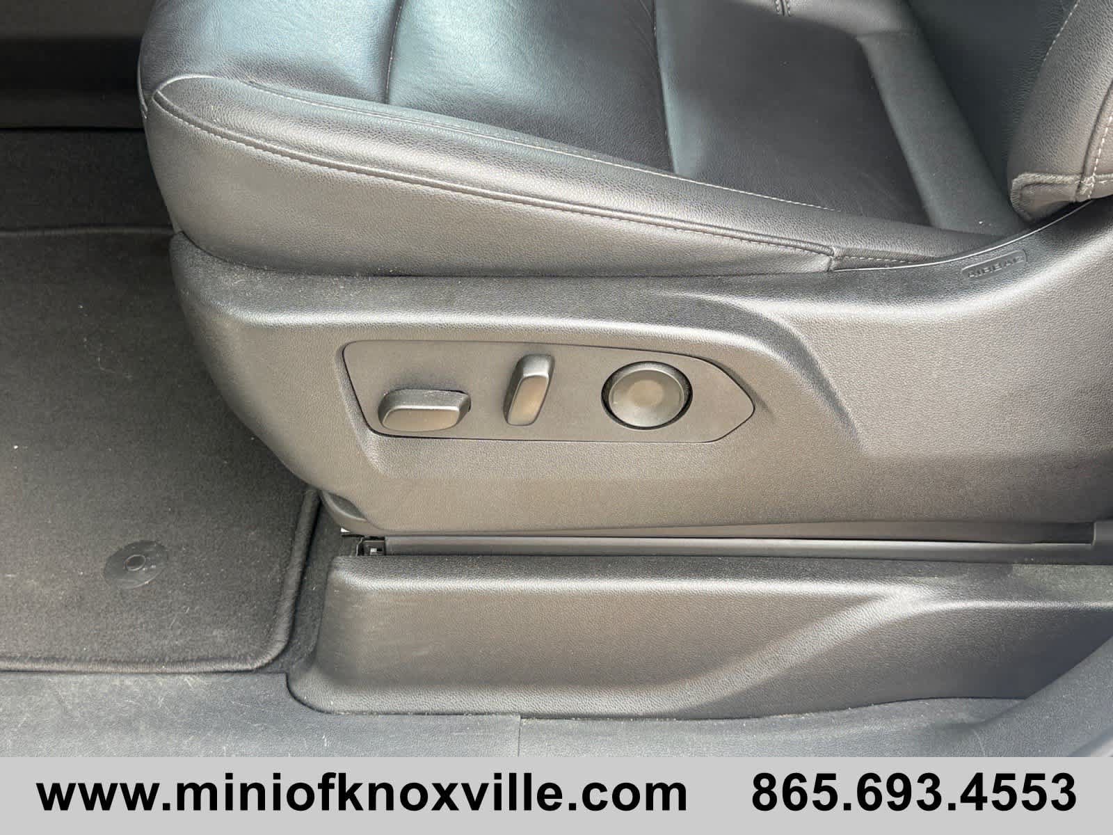 Used 2025 Chevrolet Tahoe LT RWD image 13