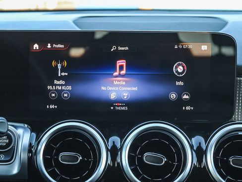 Used 2022 Mercedes-Benz GLB 250 w/ Premium Package Lite image 11