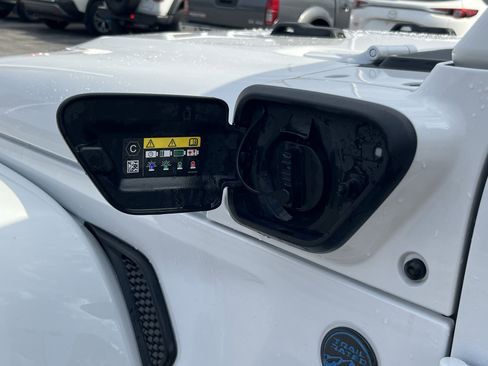 Used 2024 Jeep Wrangler High Altitude image 13