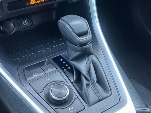 Certified 2025 Toyota RAV4 XLE AWD/4WD image 21