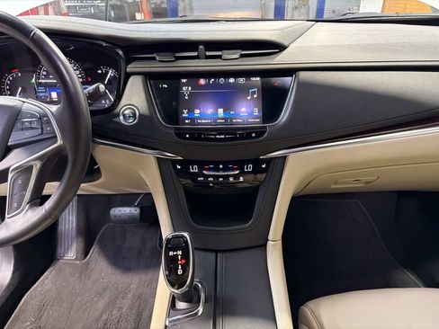 Used 2017 Cadillac XT5 Luxury w/ Driver Awareness Package FWD image 20