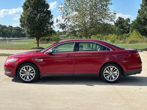 Used 2013 Ford Taurus Limited FWD image 2