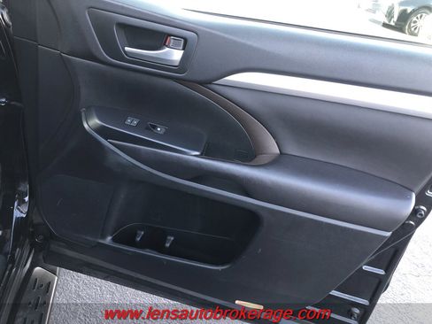 Used 2016 Toyota Highlander XLE w/ Protection Package #3 image 21