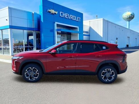 New 2026 Chevrolet Trax LT w/ Driver Confidence Package FWD image 7