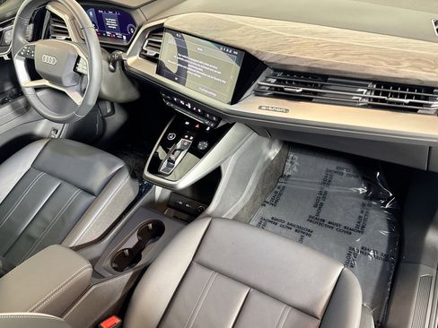 Used 2025 Audi Q4 e-tron Premium w/ Convenience Package image 27