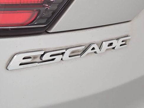 Used 2017 Ford Escape SE w/ Equipment Group 201A AWD/4WD image 12
