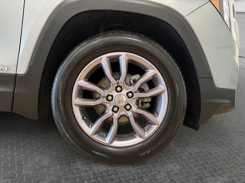 Used 2023 GMC Terrain SLT AWD/4WD image 17