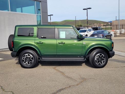 Used 2025 Ford Bronco Outer Banks image 3