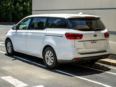 Used 2020 Kia Sedona LX FWD image 5