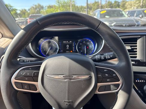 Used 2022 Chrysler Voyager LX FWD image 40