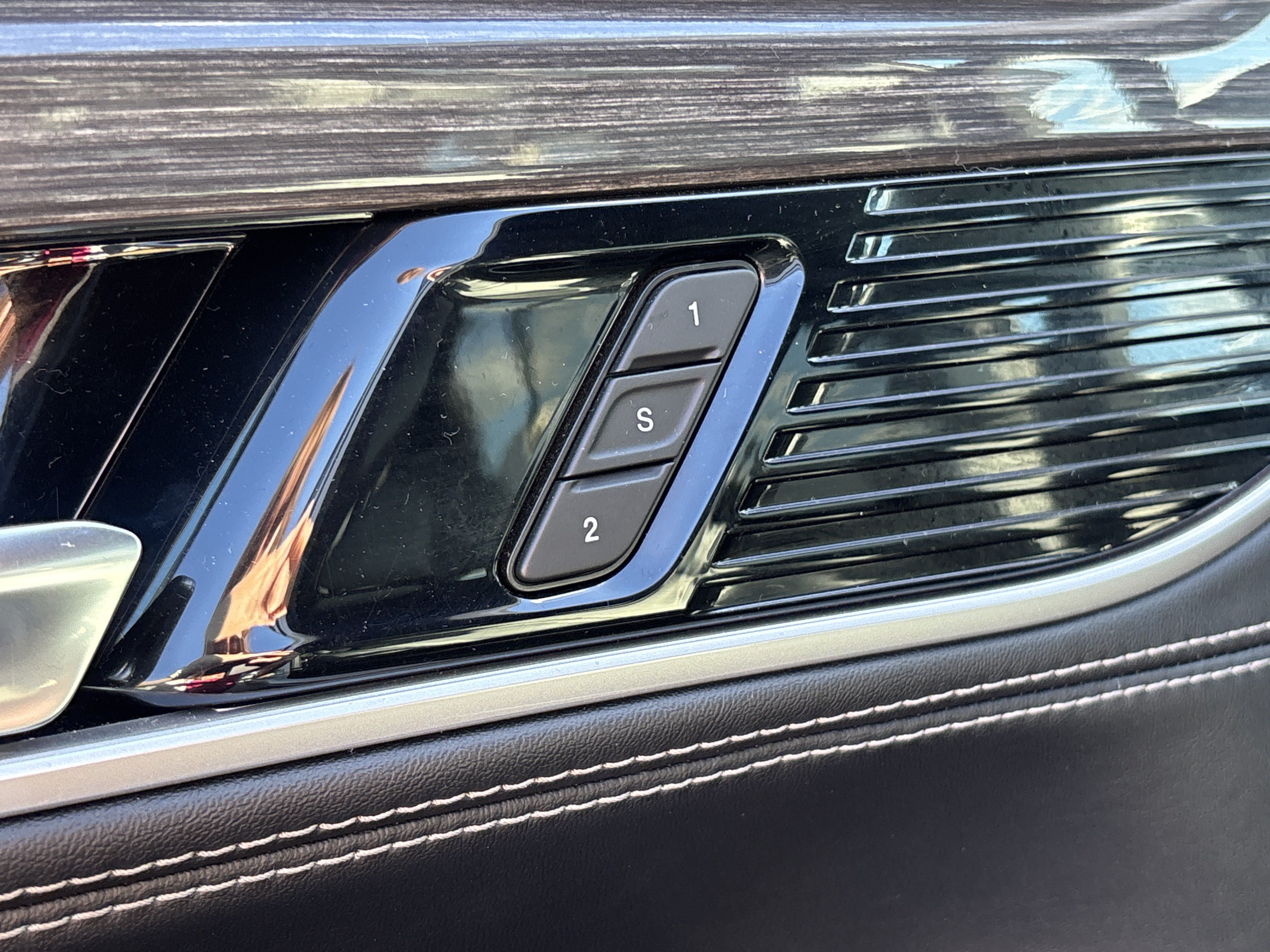 Used 2022 Jeep Wagoneer Series III AWD/4WD image 37