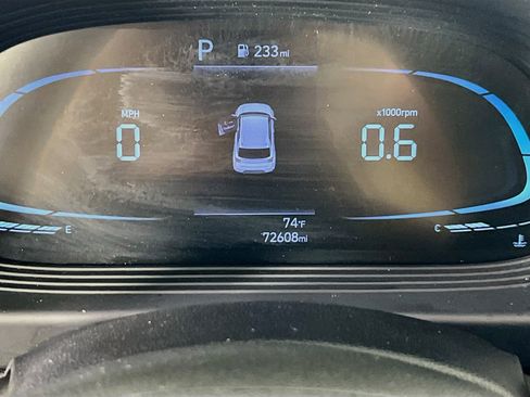 Used 2023 Hyundai Venue SE w/ Cargo Package FWD image 12
