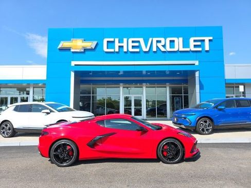 Used 2022 Chevrolet Corvette Stingray Coupe w/ 1LT RWD image 2