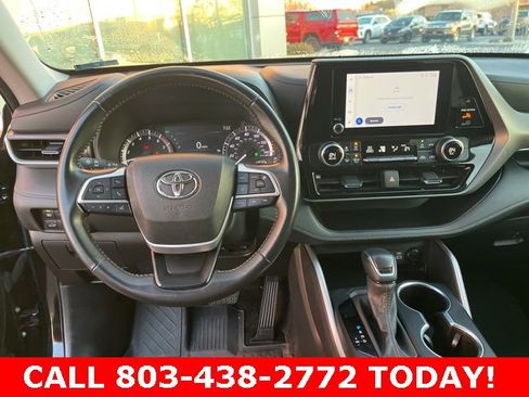 Used 2024 Toyota Highlander LE image 18