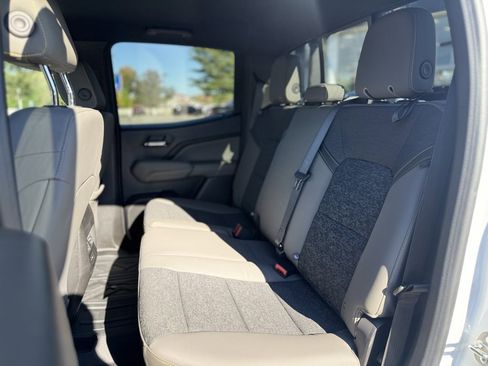 Used 2024 Chevrolet Colorado ZR2 w/ Technology Package image 25