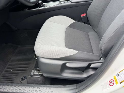 Used 2019 Toyota C-HR XLE FWD image 17