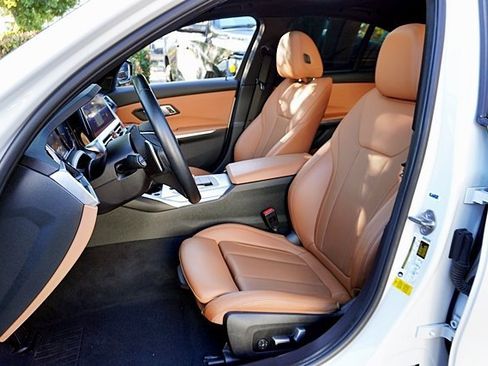 Used 2022 BMW 330i Sedan w/ Driving Assistance Package image 15