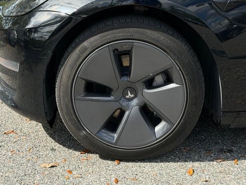 Used 2023 Tesla Model 3 Standard Range image 3