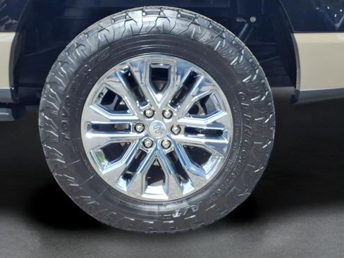 Used 2025 Ford F150 King Ranch w/ FX4 Off-Road Package AWD/4WD image 9
