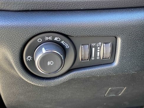 New 2026 Chrysler Pacifica Select AWD/4WD image 22