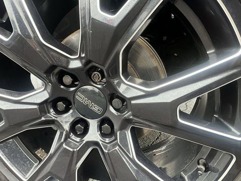 Used 2024 GMC Sierra 1500 Denali Ultimate image 10