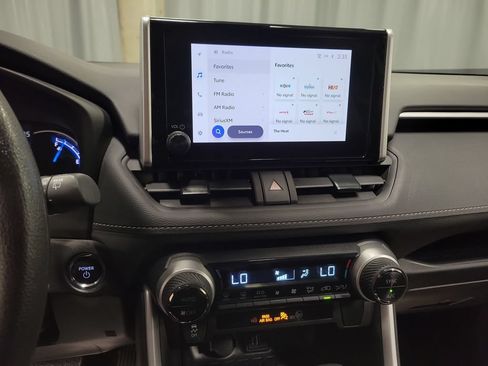 Used 2025 Toyota RAV4 XLE AWD/4WD image 17