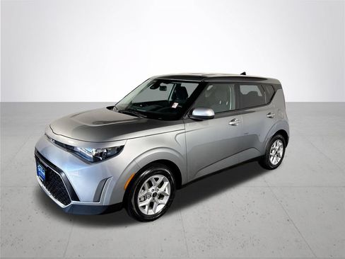 Used 2025 Kia Soul LX w/ LX Technology Package FWD image 2
