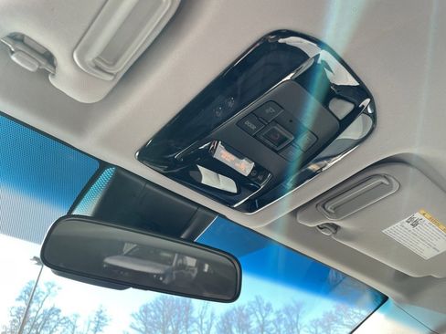 Certified 2021 Toyota Venza LE image 34