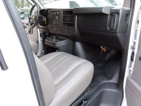 Used 2013 Chevrolet Express 2500 RWD image 14