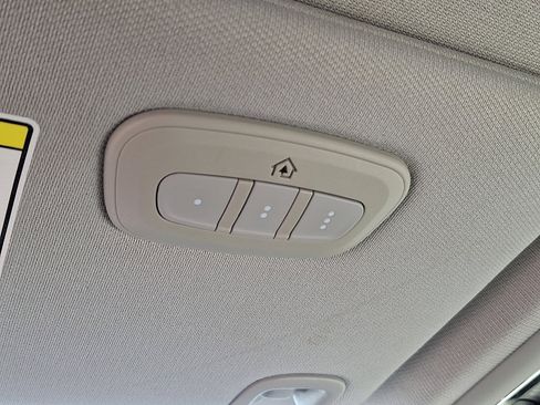 Used 2019 Jeep Cherokee Limited image 28