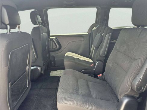Used 2020 Dodge Grand Caravan SE FWD image 11