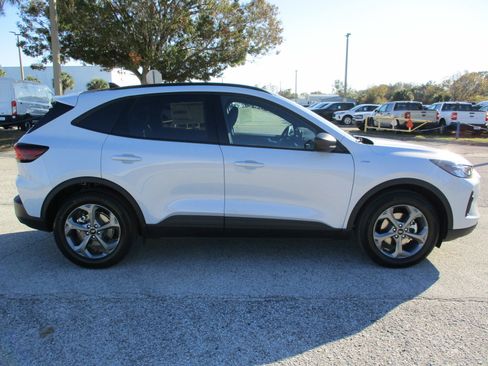 New 2025 Ford Escape ST-Line w/ Equipment Group 301A image 8