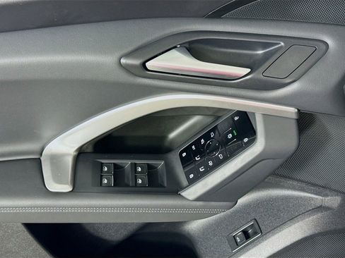 Used 2025 Audi Q5 Premium w/ Convenience Package image 11