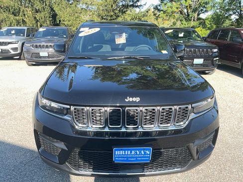 New 2025 Jeep Grand Cherokee Laredo X image 2