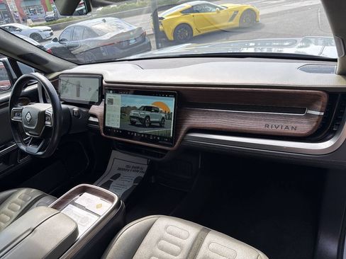 Used 2022 Rivian R1T Adventure AWD/4WD image 15