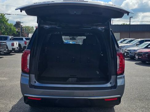 Used 2022 GMC Yukon XL SLT w/ SLT Luxury Package AWD/4WD image 11