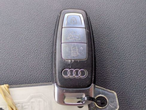 Used 2019 Audi Q8 Premium Plus w/ Premium Plus image 31