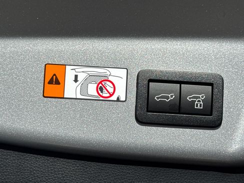 New 2027 Toyota Prius Plug-In Hybrid FWD image 10